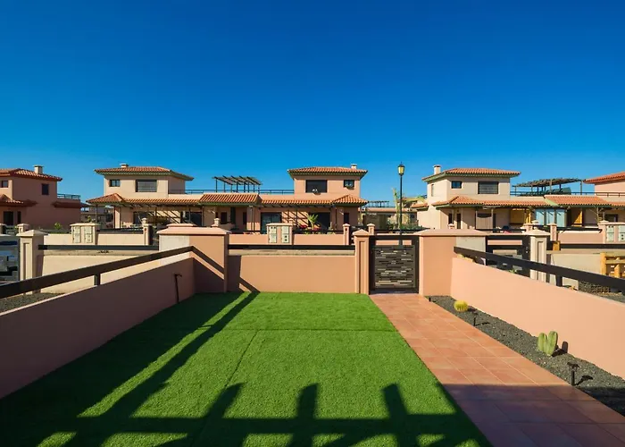 Private Terrace Majanicho Home -Garden & Pool