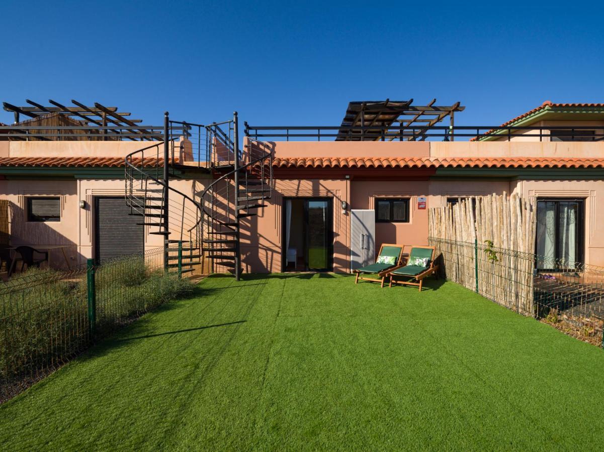 Private Terrace Majanicho -garden & Pool Apartment La Oliva